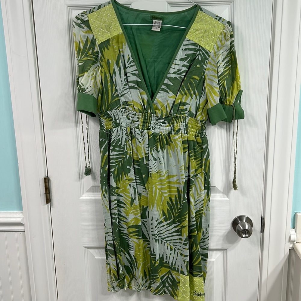 Billabong green palm short sleeve dress.  Size large.